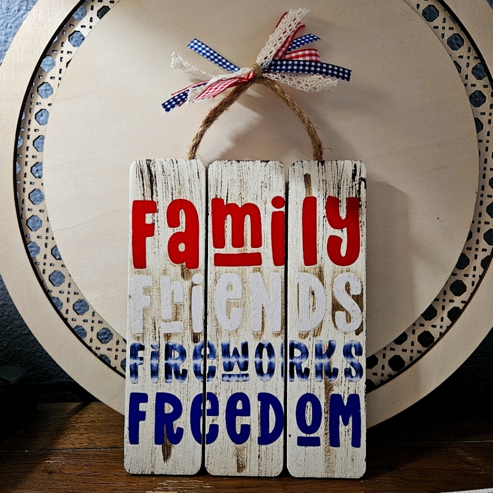 FAMILY FRIENDS FIREWORKS FREEDOM Sign W/Bow